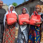 Meridianbet yarejesha kwa jamii ikigawa vyakula kwa familia zenye uhitaji