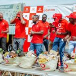 Vodacom yakabidhi kapu la sikukuu katika kampeni ya “Tupo Nawe Tena na Tena”