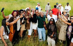 Serengeti Apple wasafirisha mastaa zaidi ya 30 kwa ndege binafsi hadi Serengeti